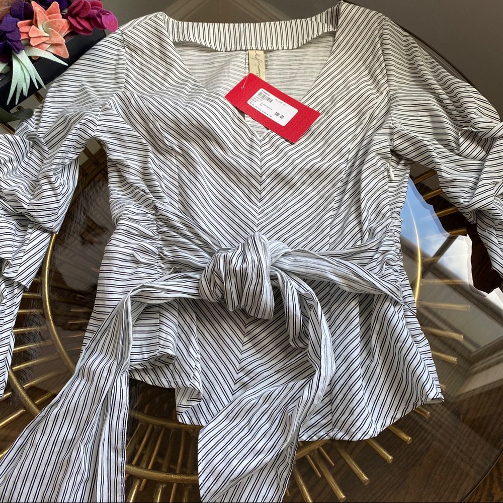 NWT Ruffle Sleeve Top - Picture 9 of 12
